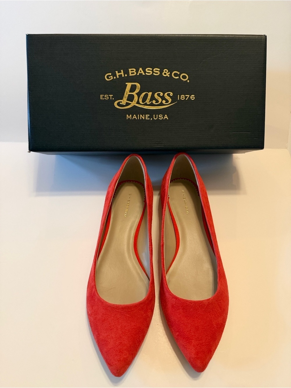 G.H. Bass & Co. Women's Kayla Poppy size 6 suede Flats